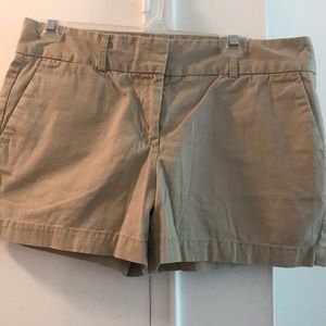 Ann Taylor Loft Khacki shorts
